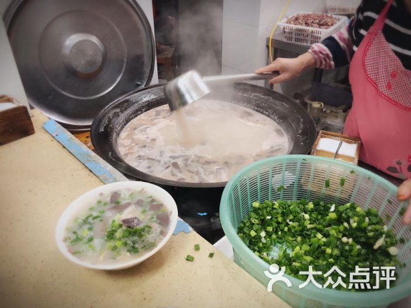 本地特色美食，如何选择？让我们通过几个实际案例来分析。